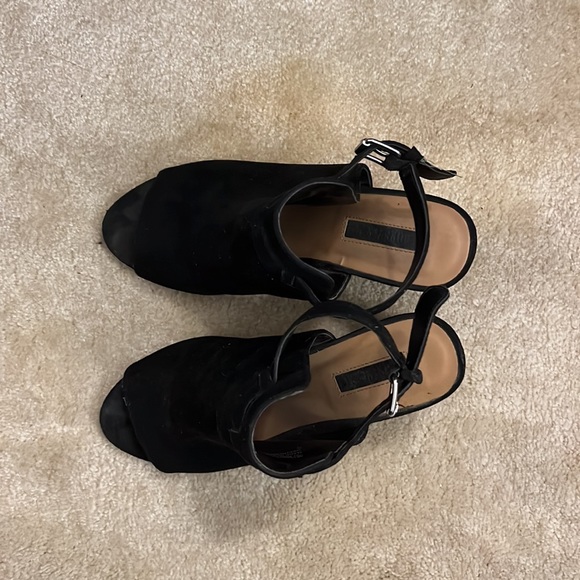 FOREVER 21 Peep-toe black wedge booties - Picture 3 of 3
